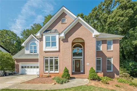 90 Cross Creek Dr, Lilburn, GA 30047