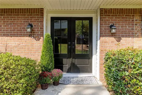 7090 Stonington Dr NE, Atlanta, GA 30328