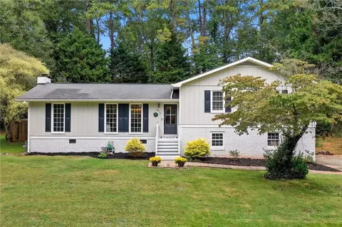 975 Tanglewood Trl, Woodstock, GA 30189