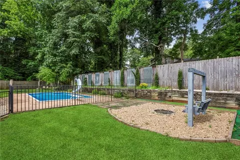 6889 Kingsboro Dr, Lithia Springs, GA 30122