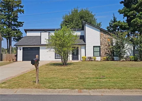 2024 Marshes Glenn Dr, Norcross, GA 30071