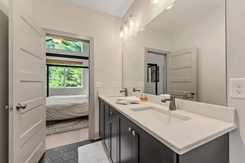 Bath - 82 Circle Dr, Morganton, GA 30560 photo 2 of 4