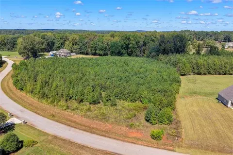180 River Meadow Ln, Social Circle, GA 30025