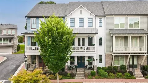 815 Maplewood Dr, Roswell, GA 30075