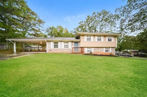 82 Heron Dr, Riverdale, GA 30274