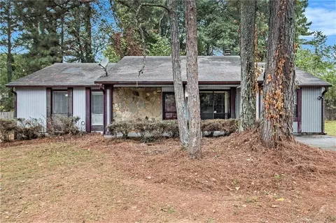 5472 Forest East Ln, Stone Mountain, GA 30088