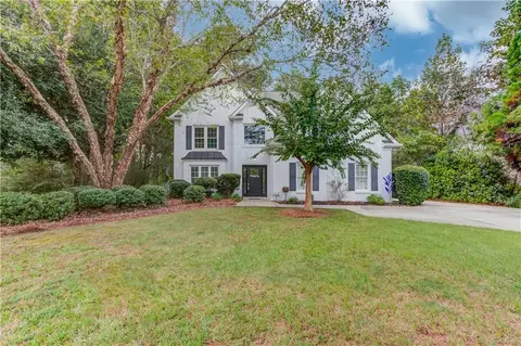 5474 Forest Dr, Loganville, GA 30052