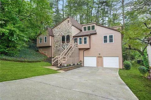559 Farmbrook Trl NE, Kennesaw, GA 30144