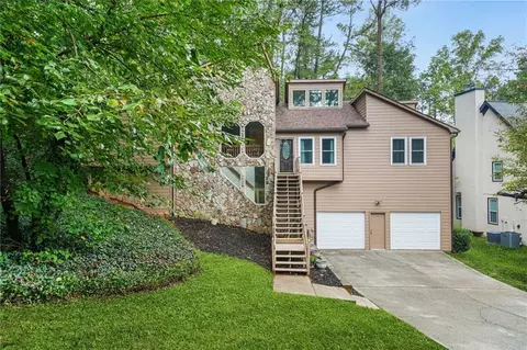 Exterior - 559 Farmbrook Trl NE, Kennesaw, GA 30144 photo 2 of 6