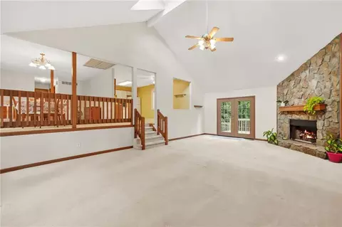 Living - 559 Farmbrook Trl NE, Kennesaw, GA 30144 photo 2 of 4