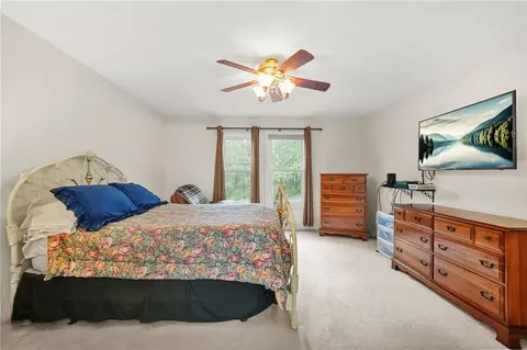 Bedroom - 559 Farmbrook Trl NE, Kennesaw, GA 30144 photo 5 of 7