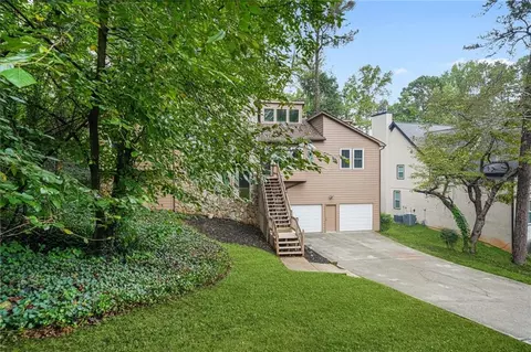 Exterior - 559 Farmbrook Trl NE, Kennesaw, GA 30144 photo 3 of 6