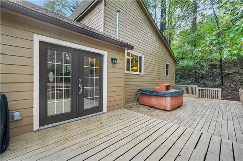 Exterior - 559 Farmbrook Trl NE, Kennesaw, GA 30144 photo 4 of 6