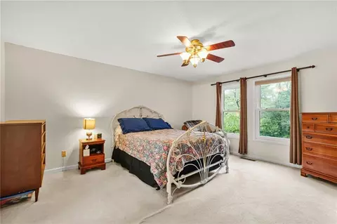 Bedroom - 559 Farmbrook Trl NE, Kennesaw, GA 30144 photo 3 of 7