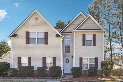 370 Shadowbrooke Dr, Loganville, GA 30052