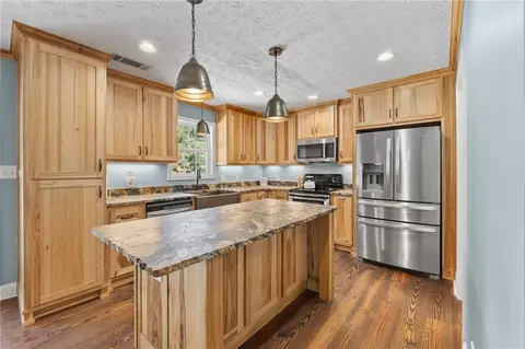 Kitchen - 1927 Highway 16 E, Jackson, GA 30233 photo 1 of 3