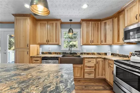 Kitchen - 1927 Highway 16 E, Jackson, GA 30233 photo 2 of 3
