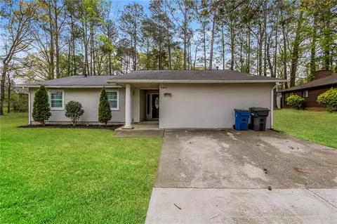 8404 Park Ridge Ln, Riverdale, GA 30274