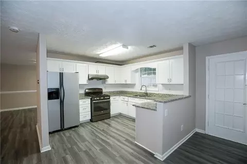 Kitchen - 4114 Berkeley Mill Close, Duluth, GA 30096 photo 2 of 5