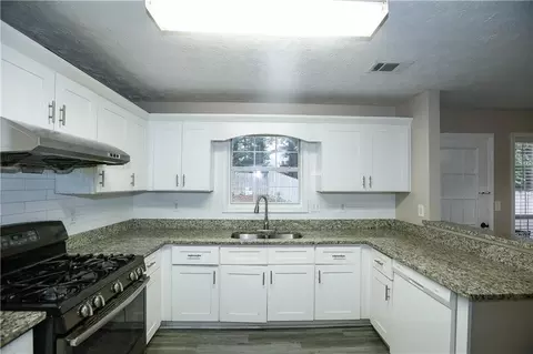 Kitchen - 4114 Berkeley Mill Close, Duluth, GA 30096 photo 5 of 5