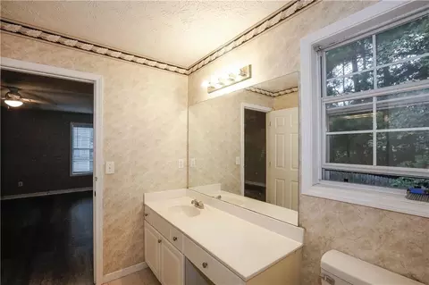 Bath - 4114 Berkeley Mill Close, Duluth, GA 30096 photo 6 of 7