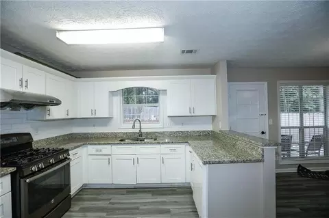 Kitchen - 4114 Berkeley Mill Close, Duluth, GA 30096 photo 3 of 5