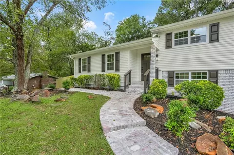 1050 Tanglewood Trl, Woodstock, GA 30189