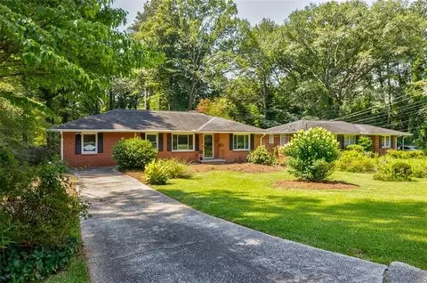 2343 Hunting Valley Dr, Decatur, GA 30033