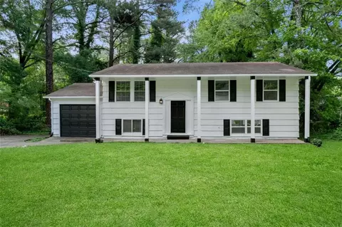 1386 Pineglen Dr, Riverdale, GA 30296