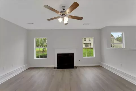 907 Brisley Cir, Hampton, GA 30228 photo 4