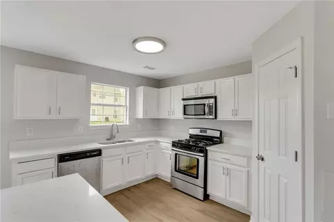 907 Brisley Cir, Hampton, GA 30228 photo 7