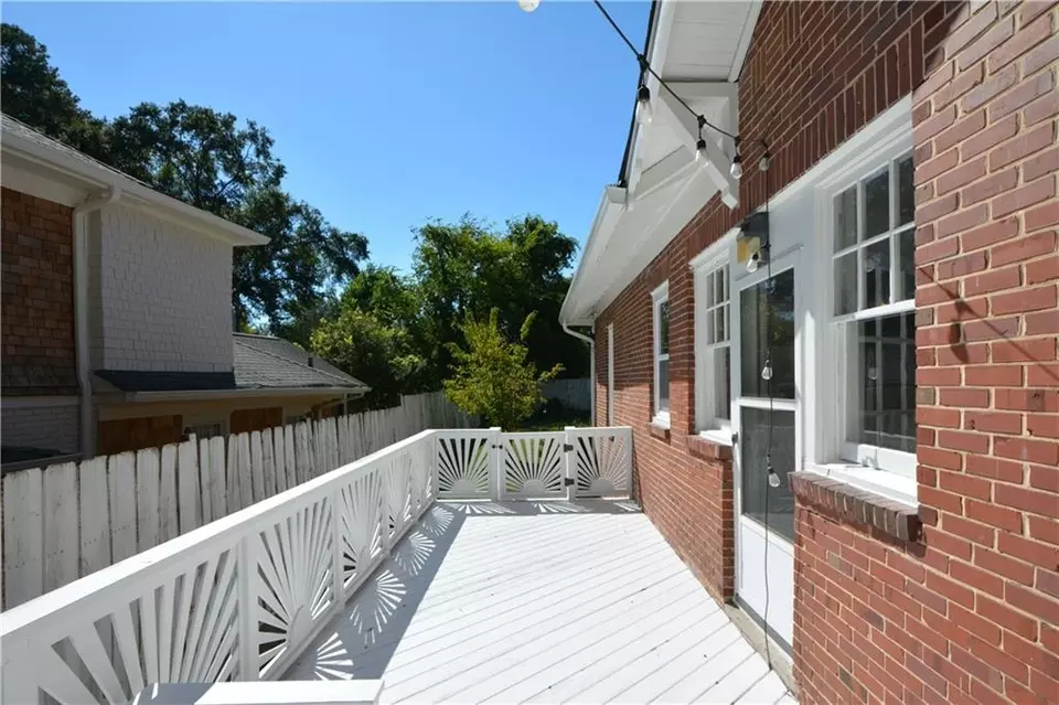 Exterior - 1285 Oxford Rd NE, Atlanta, GA 30306 photo 14 of 19