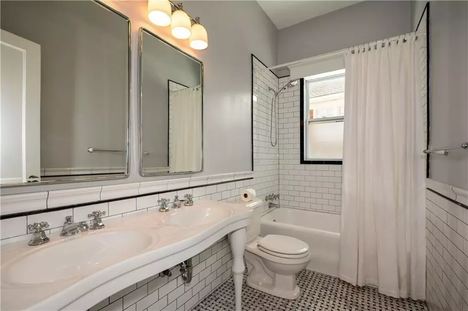 Bath - 1285 Oxford Rd NE, Atlanta, GA 30306 photo 1 of 7