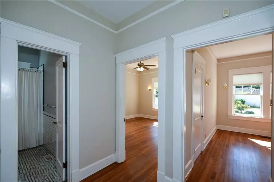 Entry Way - 1285 Oxford Rd NE, Atlanta, GA 30306 photo 2 of 4