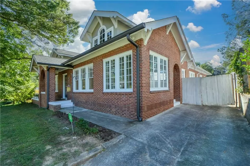 Exterior - 1285 Oxford Rd NE, Atlanta, GA 30306 photo 4 of 19