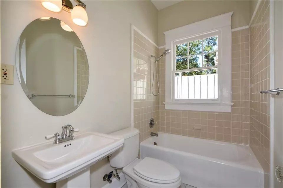 Bath - 1285 Oxford Rd NE, Atlanta, GA 30306 photo 6 of 7