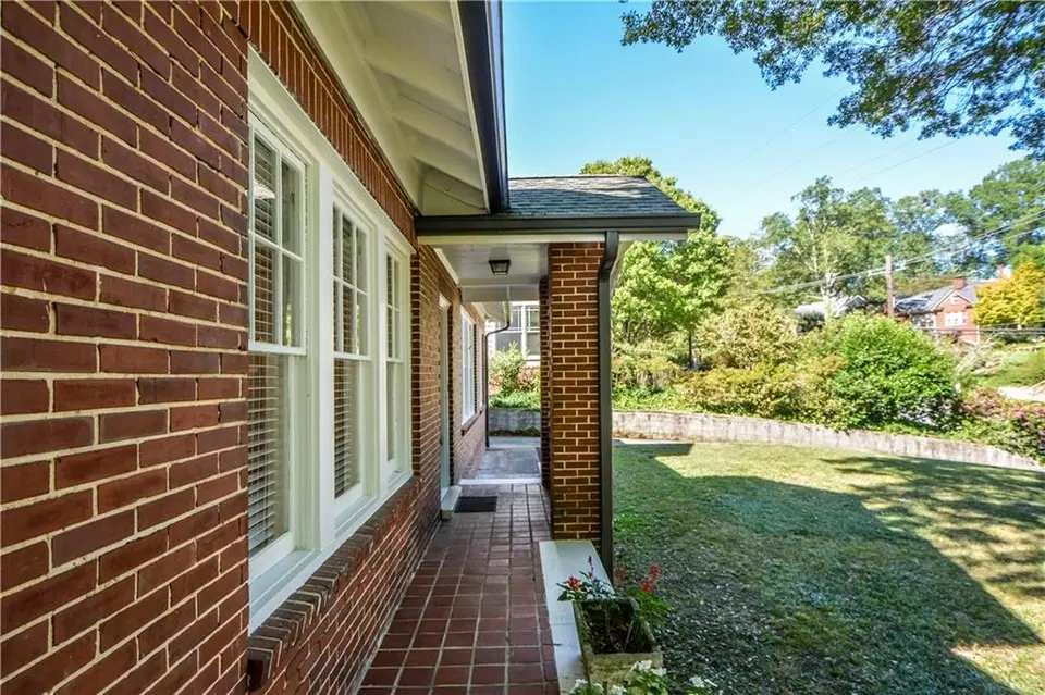 Exterior - 1285 Oxford Rd NE, Atlanta, GA 30306 photo 7 of 19