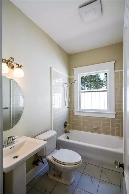 Bath - 1285 Oxford Rd NE, Atlanta, GA 30306 photo 7 of 7