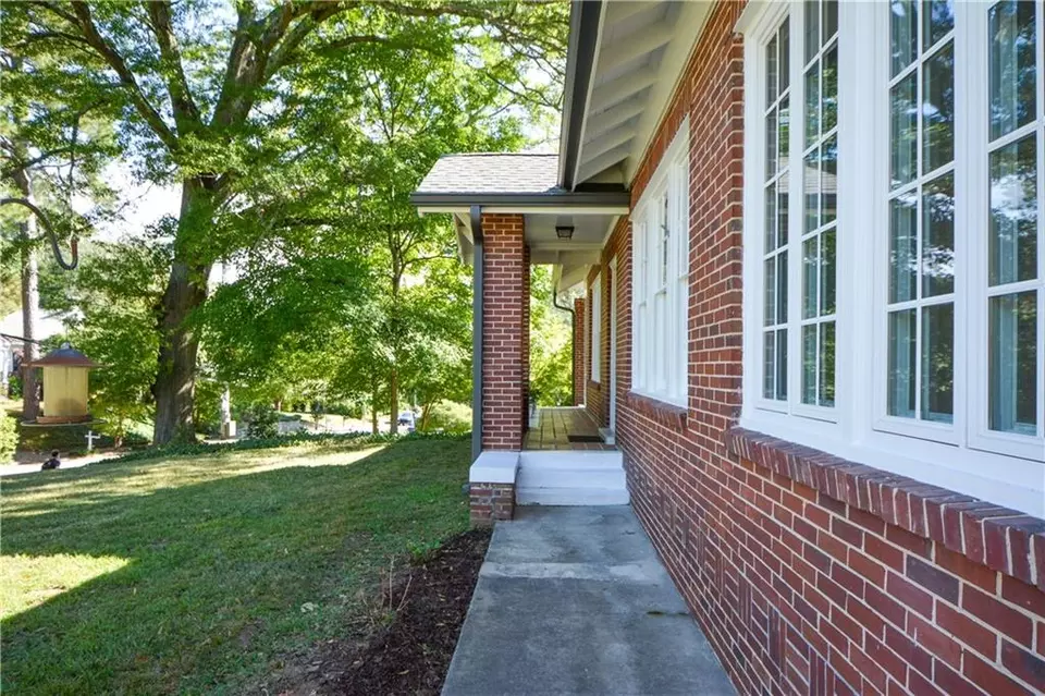Exterior - 1285 Oxford Rd NE, Atlanta, GA 30306 photo 5 of 19