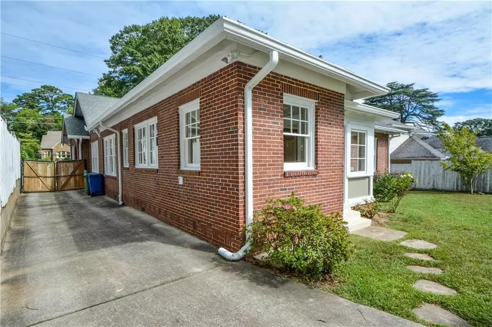 Exterior - 1285 Oxford Rd NE, Atlanta, GA 30306 photo 18 of 19