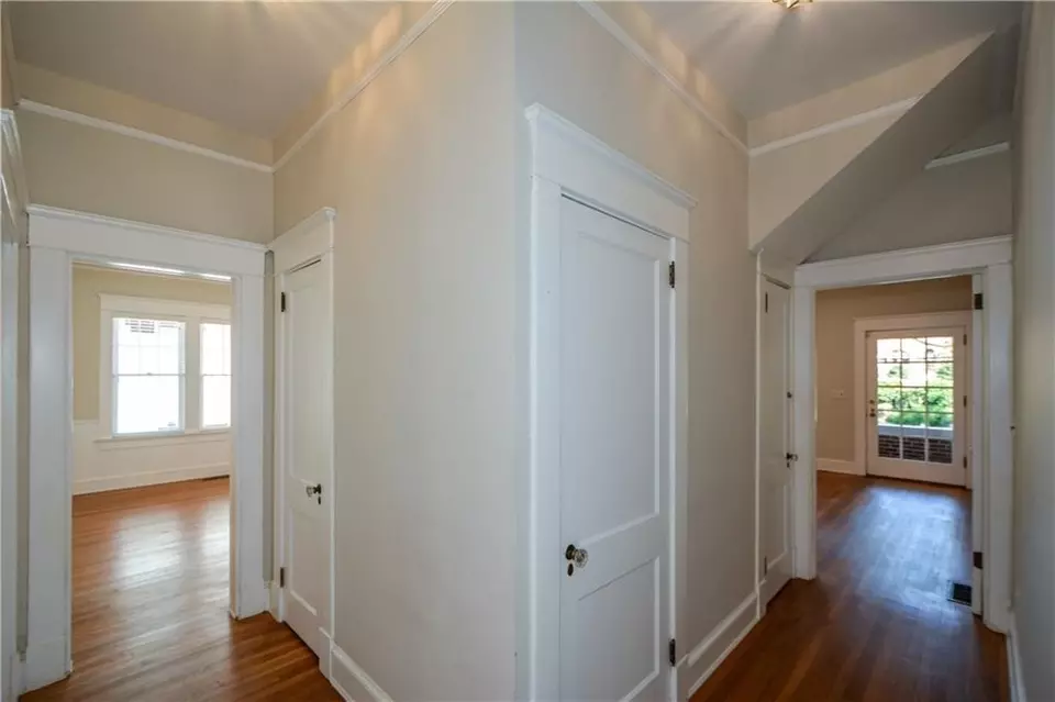 Entry Way - 1285 Oxford Rd NE, Atlanta, GA 30306 photo 3 of 4
