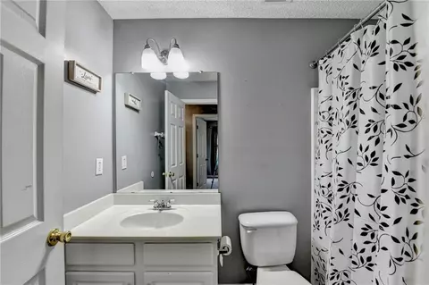 Bath - 3401 Mosswood Ln, Rex, GA 30273 photo 1 of 4