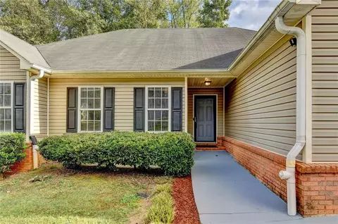 Exterior - 3401 Mosswood Ln, Rex, GA 30273 photo 4 of 8