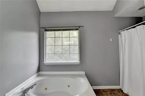 Bath - 3401 Mosswood Ln, Rex, GA 30273 photo 3 of 4