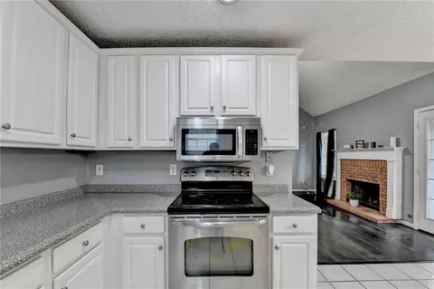 Kitchen - 3401 Mosswood Ln, Rex, GA 30273 photo 3 of 4