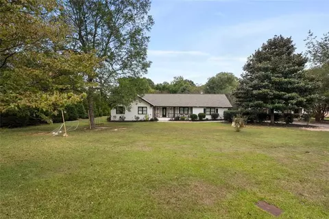 2274 Amber Woods Dr, Snellville, GA 30078