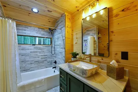 Bath - 25 Rocky Dam Rd, Epworth, GA 30541 photo 1 of 5
