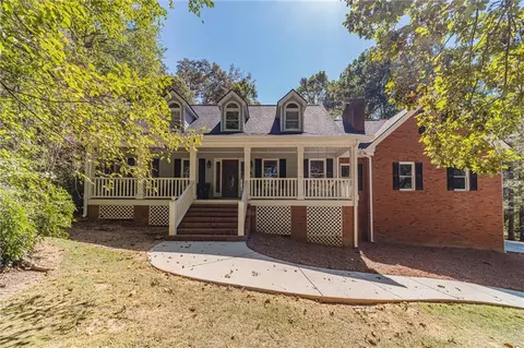 4745 Matthews Park Dr, Snellville, GA 30039