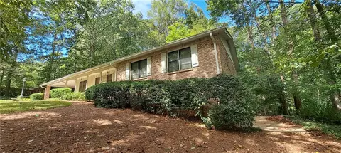 2600 Amberly Dr, Dunwoody, GA 30360