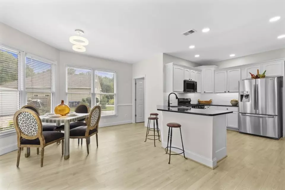 Dining - 1575 Victoria Walk, Cumming, GA 30041 photo 2 of 2